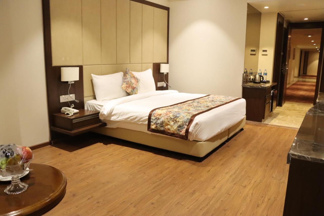 Pride Hotel Bhopal Eksteriør bilde