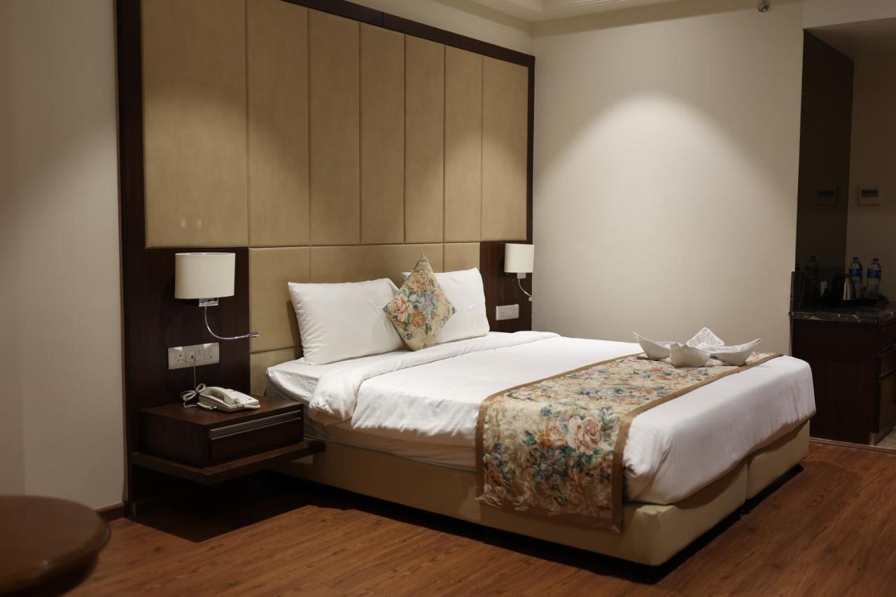 Pride Hotel Bhopal Eksteriør bilde