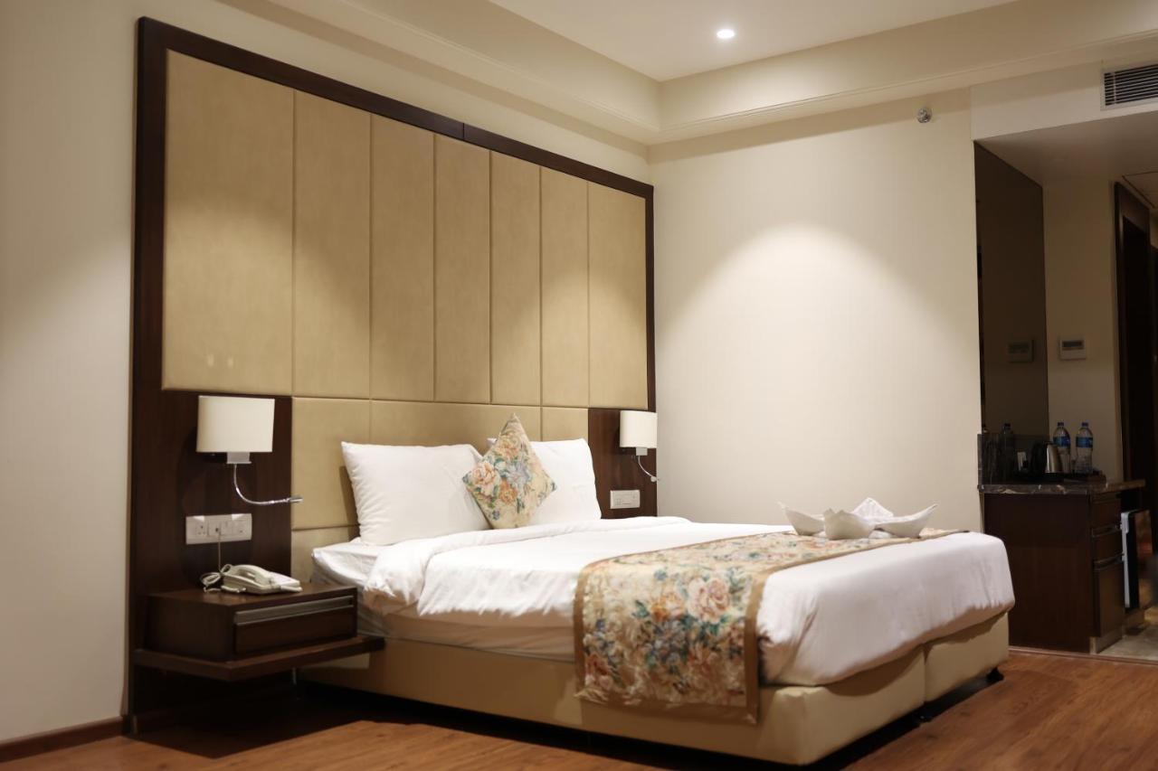 Pride Hotel Bhopal Eksteriør bilde