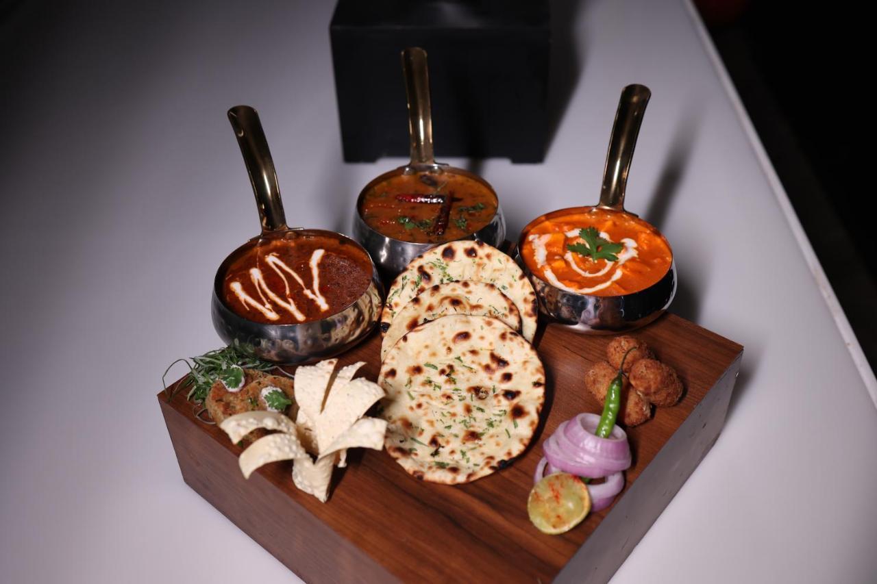 Pride Hotel Bhopal Eksteriør bilde
